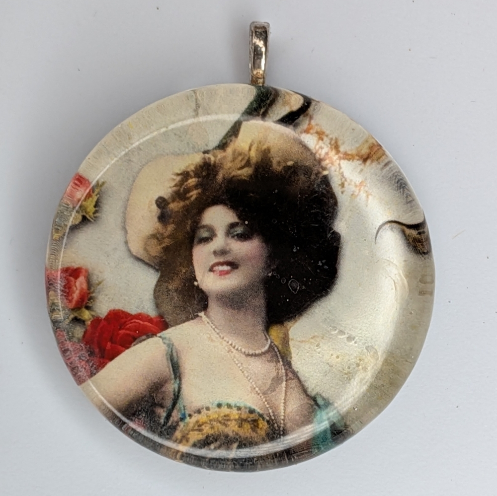 Vintage Pendant Cabochon Lady Cameo Portrait Romantic Cottagecore Goth Jewelry - Picture 2 of 5